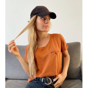 Remera con Bolsillo Ladrillo